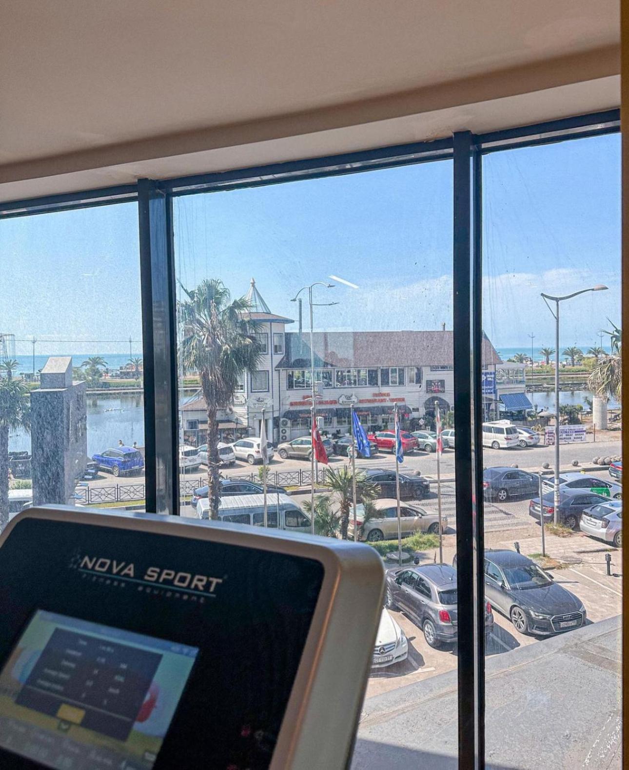Orbi City Aparthotel バトゥーミ エクステリア 写真
