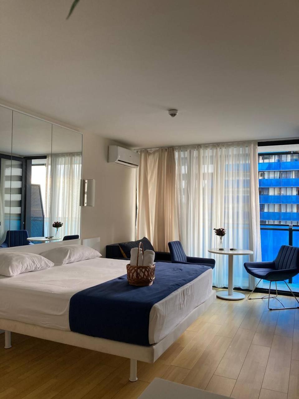 Orbi City Aparthotel バトゥーミ エクステリア 写真