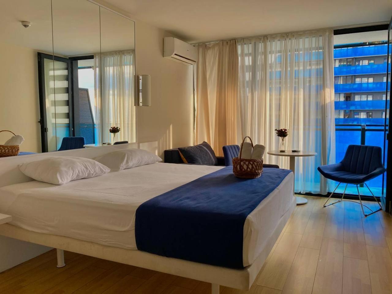Orbi City Aparthotel バトゥーミ エクステリア 写真