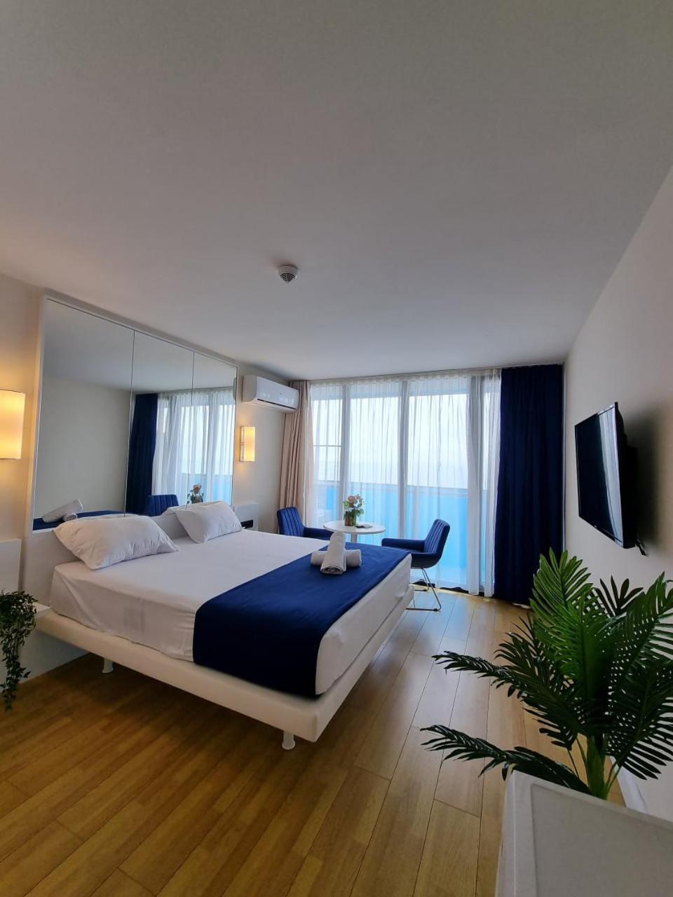 Orbi City Aparthotel バトゥーミ エクステリア 写真