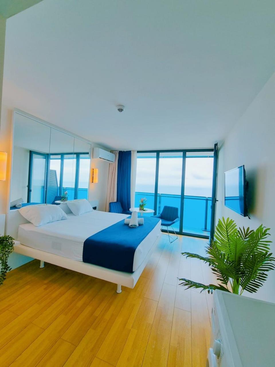 Orbi City Aparthotel バトゥーミ エクステリア 写真