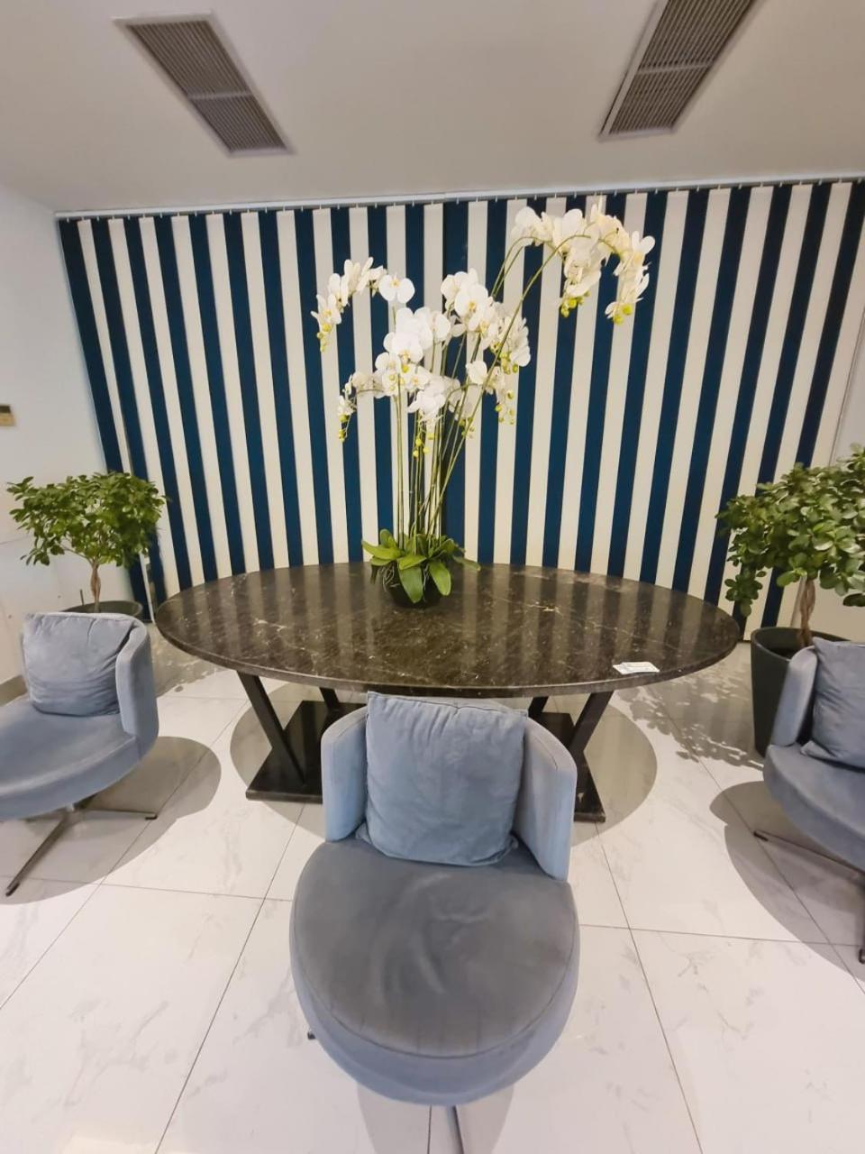 Orbi City Aparthotel バトゥーミ エクステリア 写真