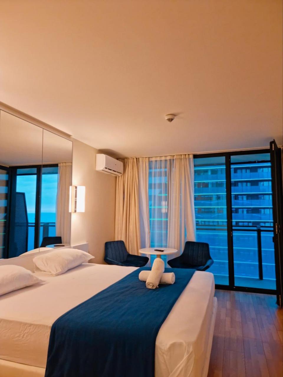 Orbi City Aparthotel バトゥーミ エクステリア 写真